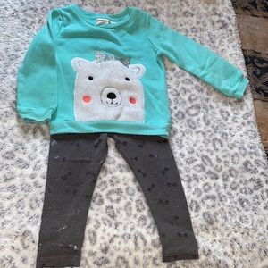 **LIKE NEW** Kidgets sz 2T cute polar bear outfit